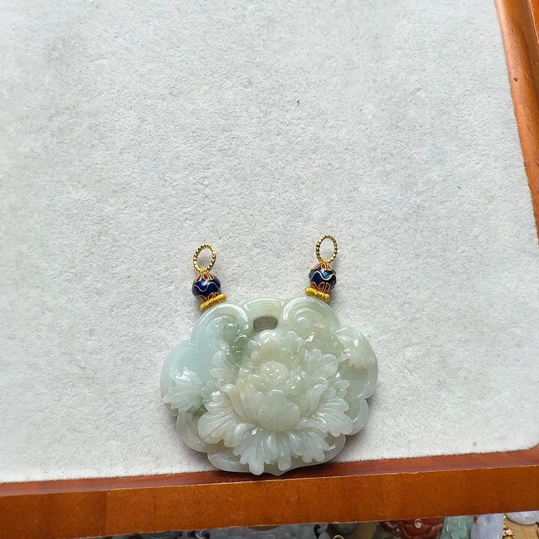 翡翠未镶嵌吊坠(赠链)