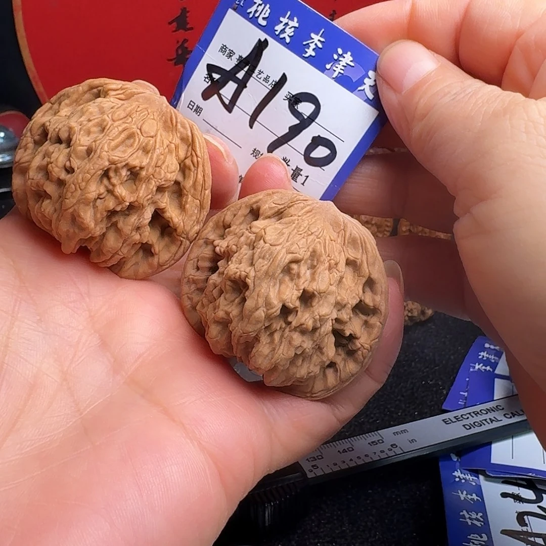 妮***霸文玩核桃把件46麦穗虎头