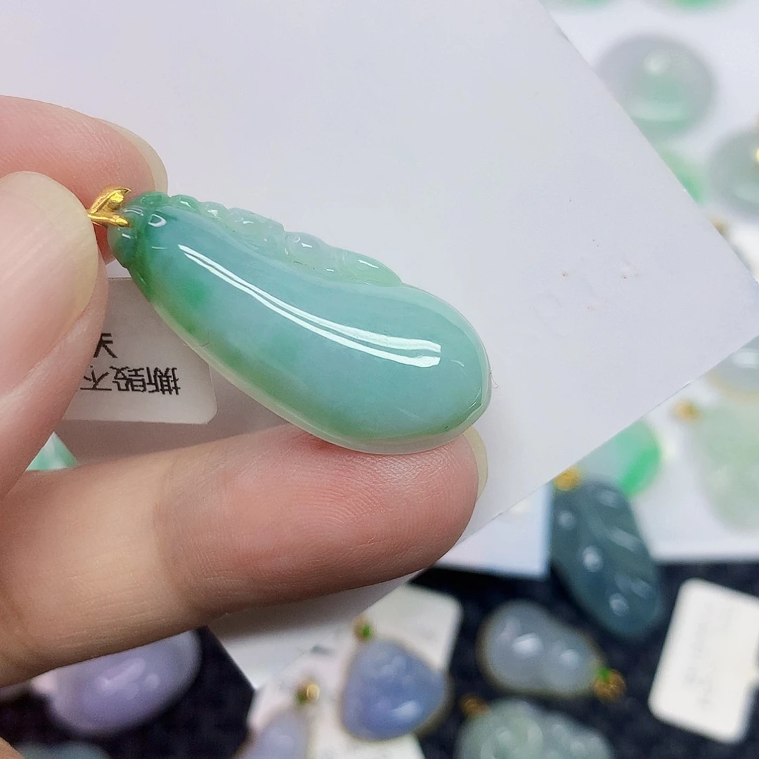 翡翠18K金镶嵌颈饰翡翠