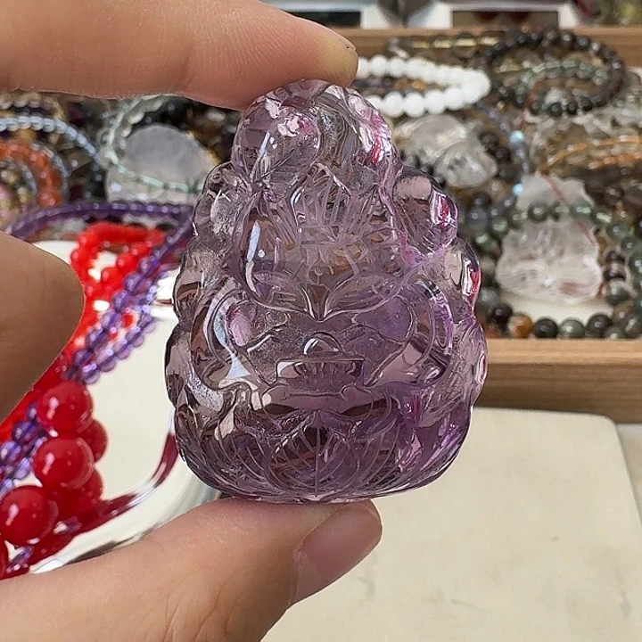 未镶嵌颈饰水晶矿坑