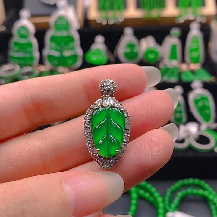 翡翠未镶嵌颈饰24665588