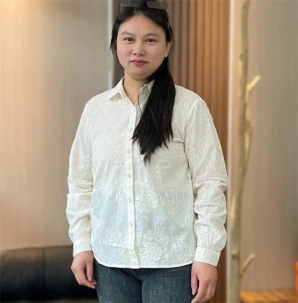 女装春秋季复古文艺气质休闲长袖百搭绣花时尚提花翻领设计感衬衫