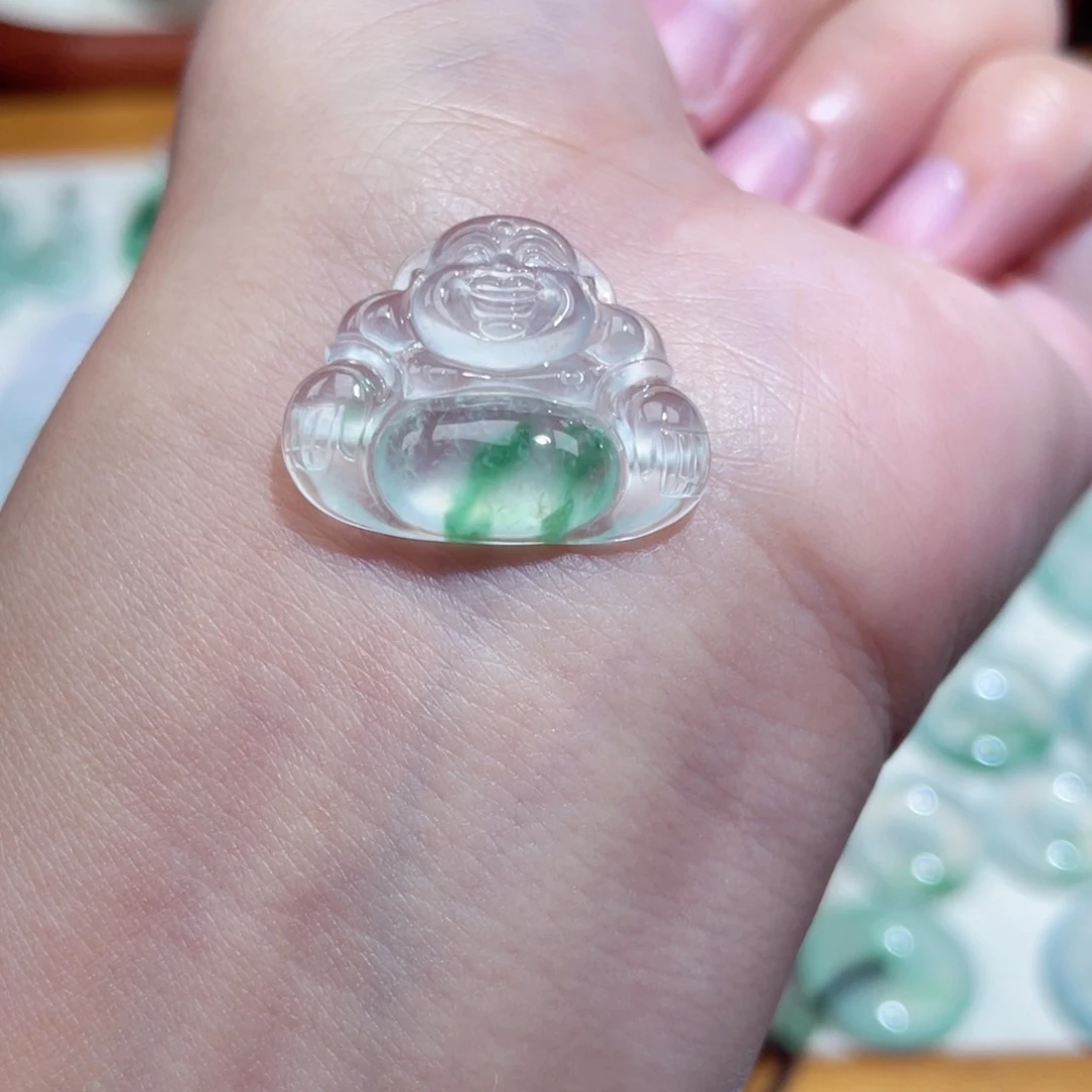 翡翠未镶嵌颈饰佛公