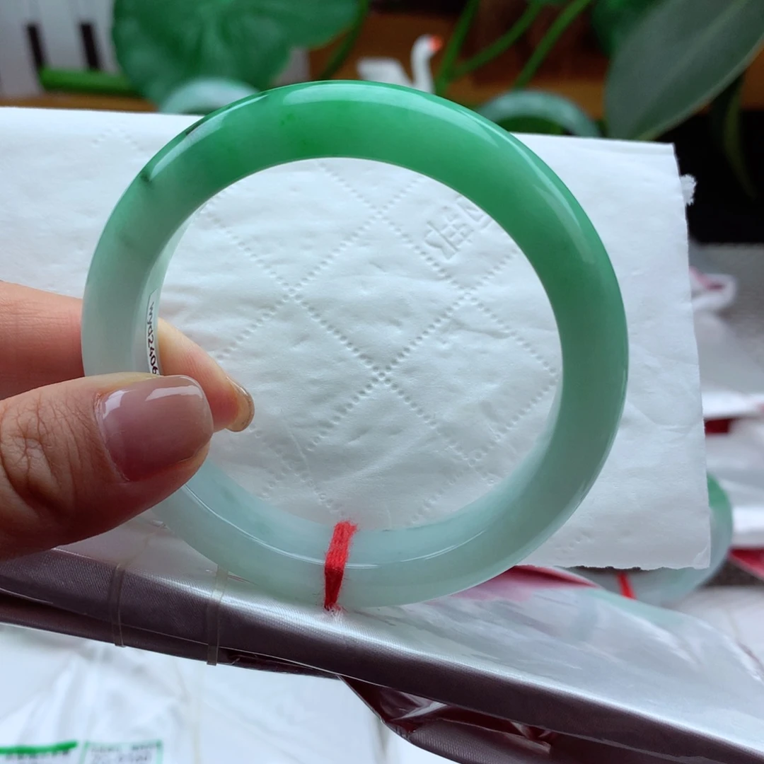 翡翠手镯未镶嵌?****?纯天然