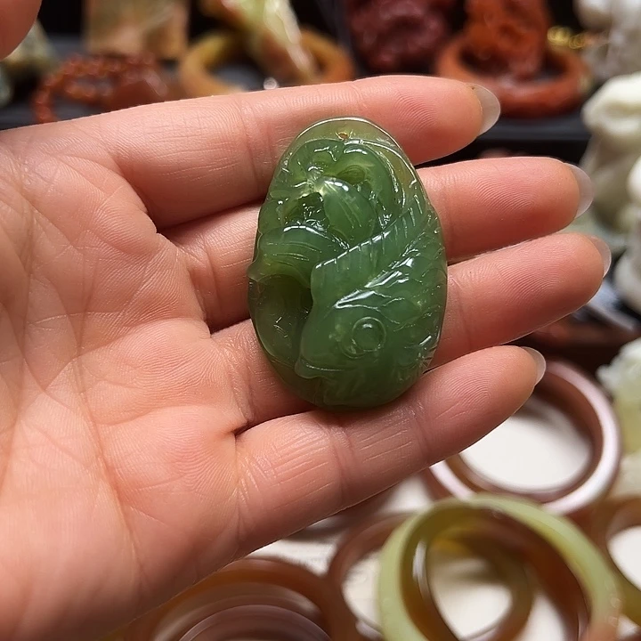 蛇纹石玉吊坠未镶嵌