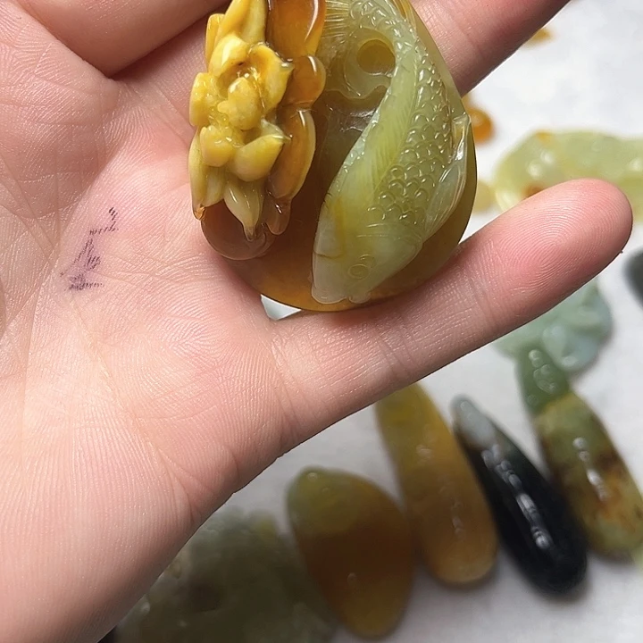 蛇纹石玉颈饰未镶嵌小*万