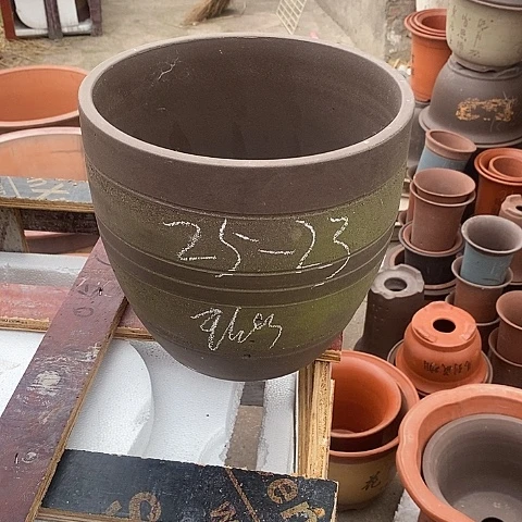 中国宜兴紫砂花盆，