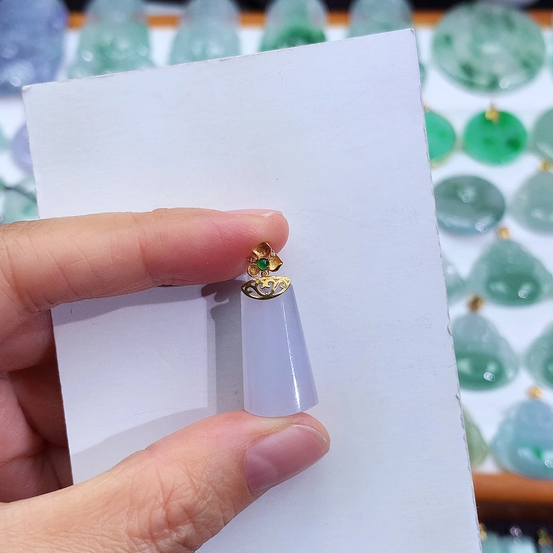 翡翠18K金镶嵌颈饰翡翠吊坠