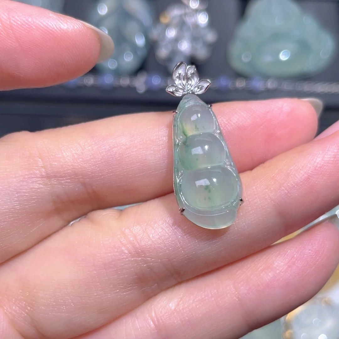 颈饰18K金镶嵌翡翠翡翠