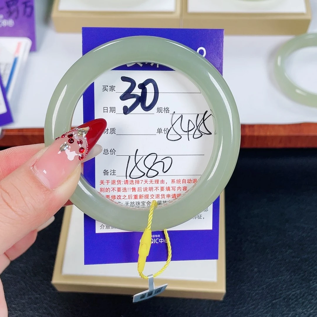 和田玉手镯未镶嵌篮*