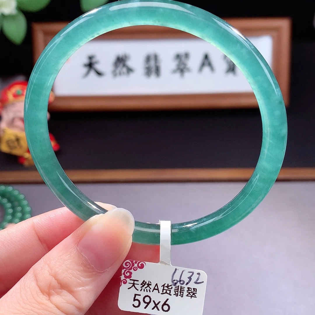 未镶嵌手镯（圆镯）翡翠