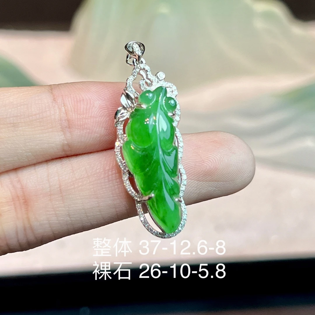 18k金伴钻镶嵌天然缅甸翡翠满绿金枝玉叶