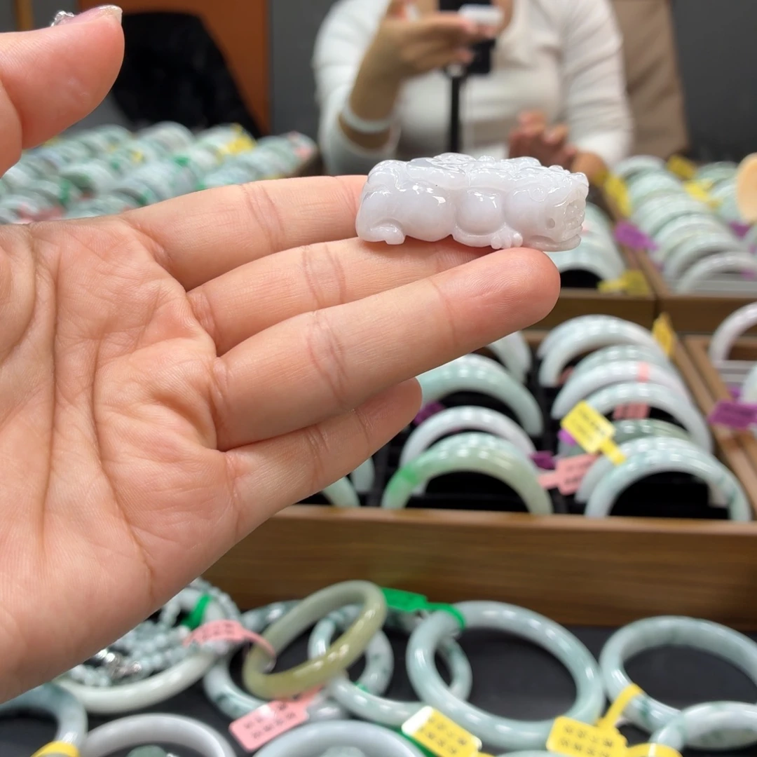 翡翠未镶嵌颈饰5555