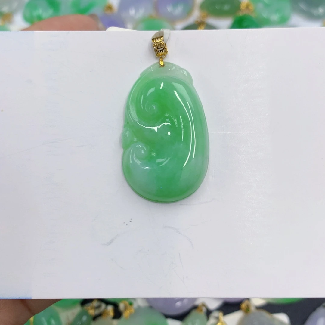 翡翠18K金镶嵌颈饰翡翠