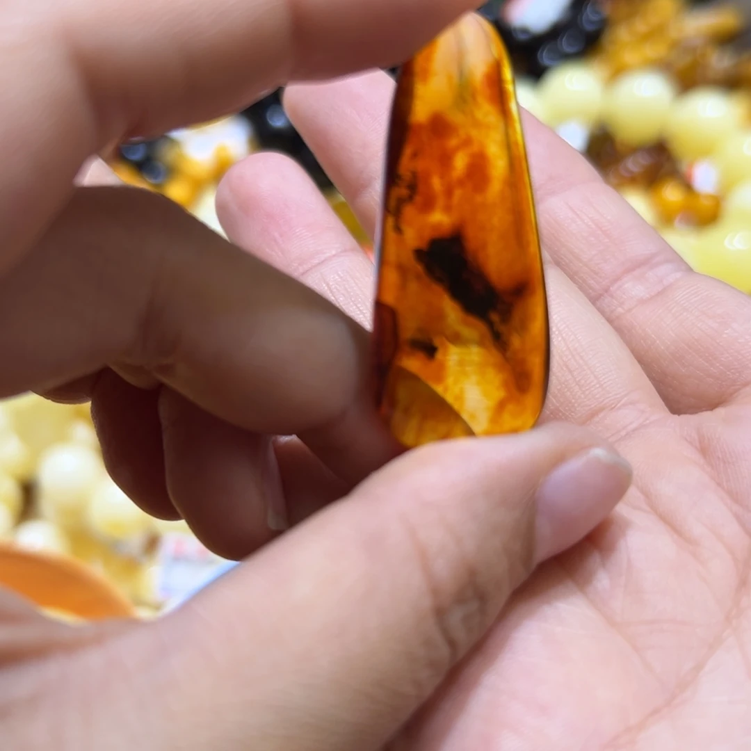 琥珀珠宝奇石未镶嵌
