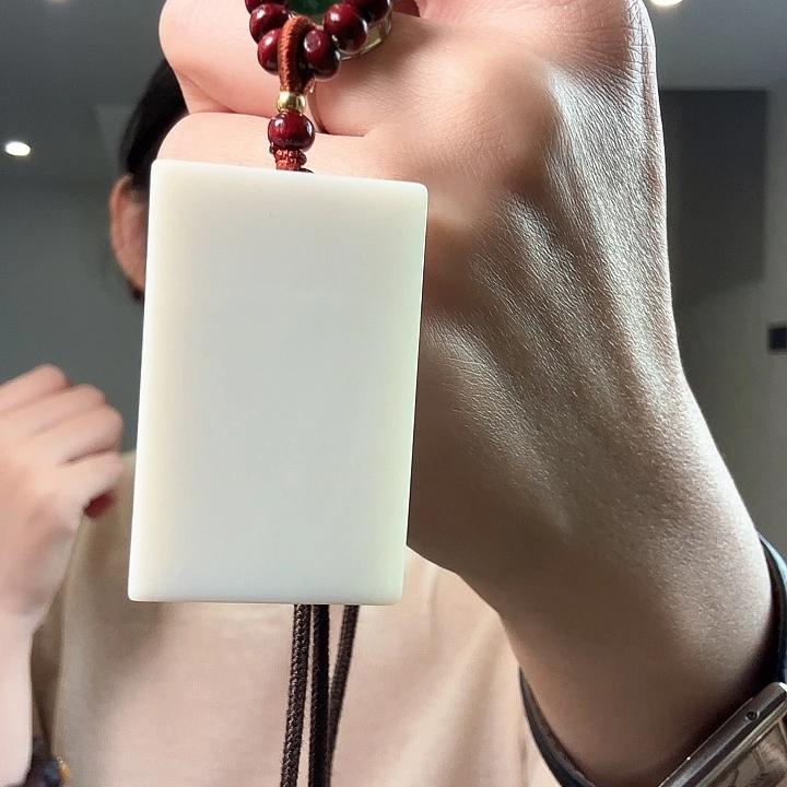 隐***隐和田玉（糖玉）未镶嵌颈饰