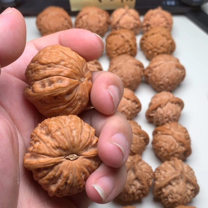 文玩核桃吊坠小**根乾隆磨
