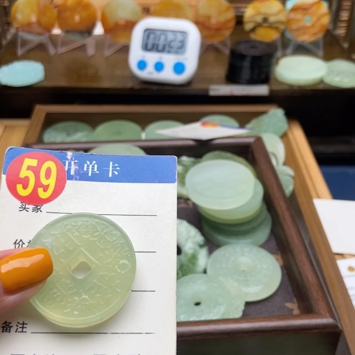 蛇纹石玉未镶嵌挂件翩**筑