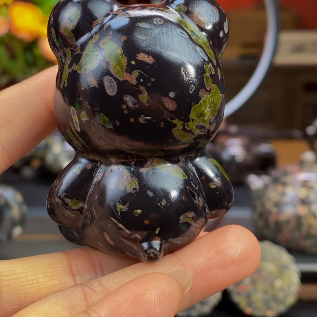 梅花玉精美梅花小熊
