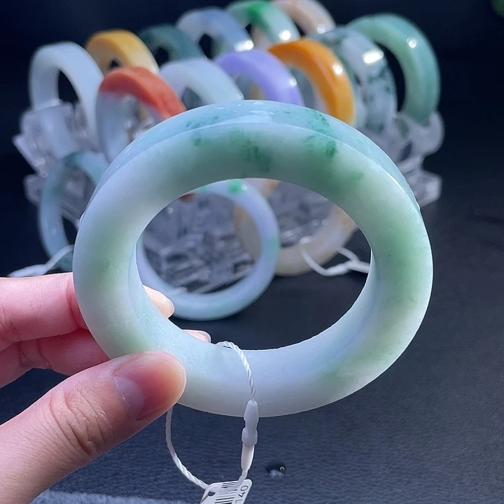 定制翡翠未镶嵌翡翠手镯