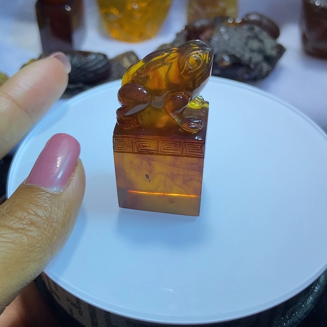 琥珀颈饰未镶嵌印章