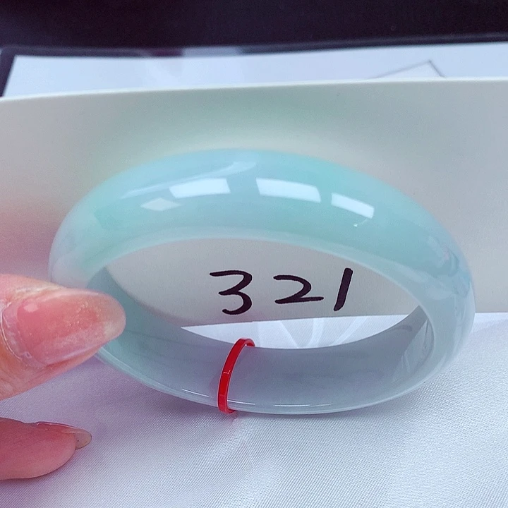 翡翠手镯未镶嵌翡翠