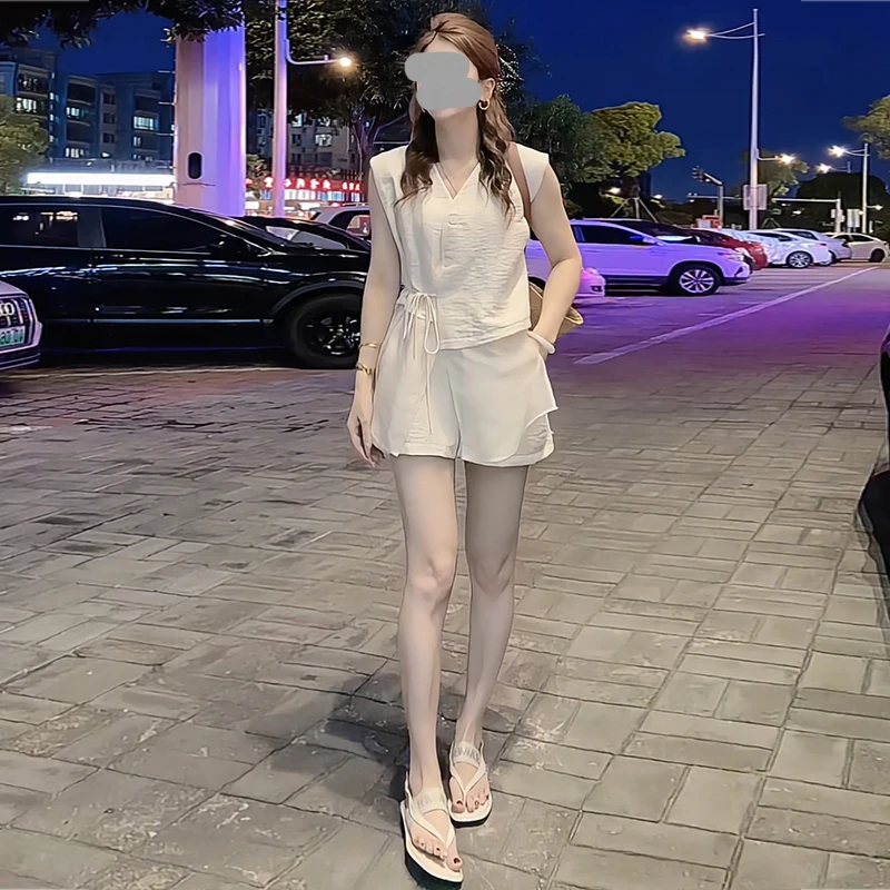 时尚高级感网纱拼接系带V领无袖套装女2025夏气质显瘦短裤两件套