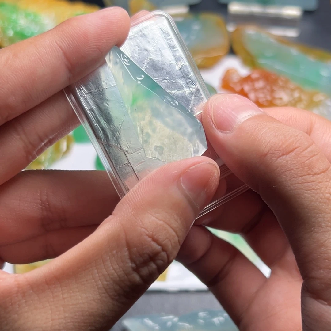 定制翡翠未镶嵌冰种起光 金丝阳绿 几何型吊坠