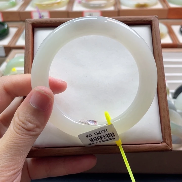 【闪购商品】和田玉（糖玉）手镯未镶嵌62 57.58