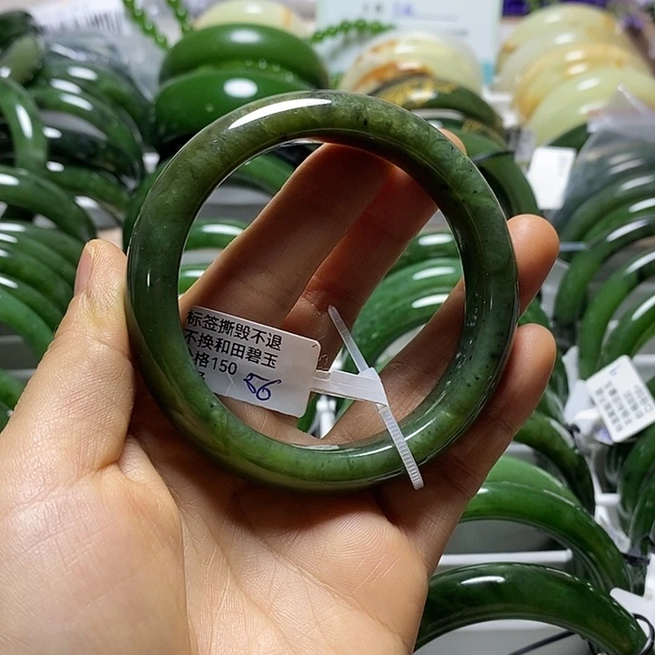 未镶嵌手镯和田玉（碧玉）正圈56有瑕