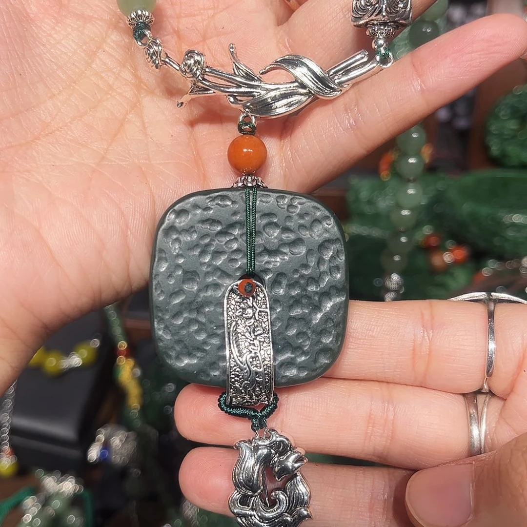 颈饰未镶嵌和田玉（糖玉）