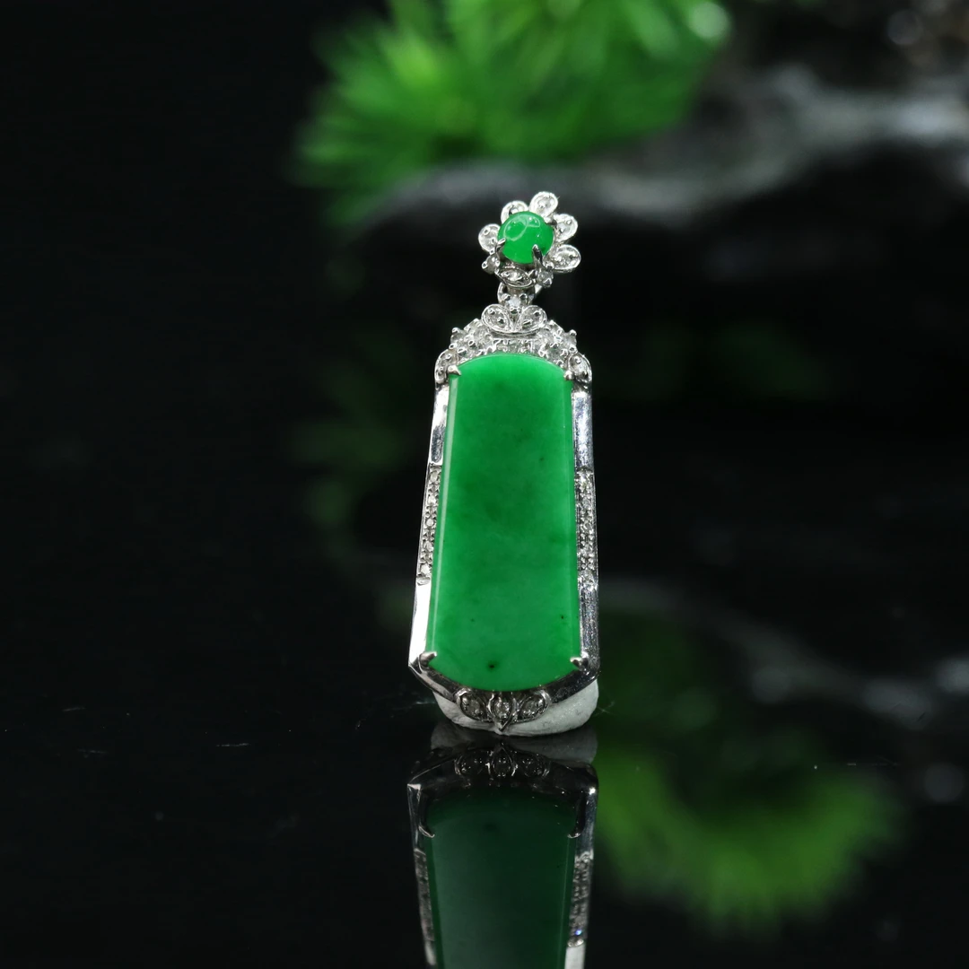 31天然缅甸翡翠A货18k绿无事牌吊坠/600111/上海嘉禾拍卖