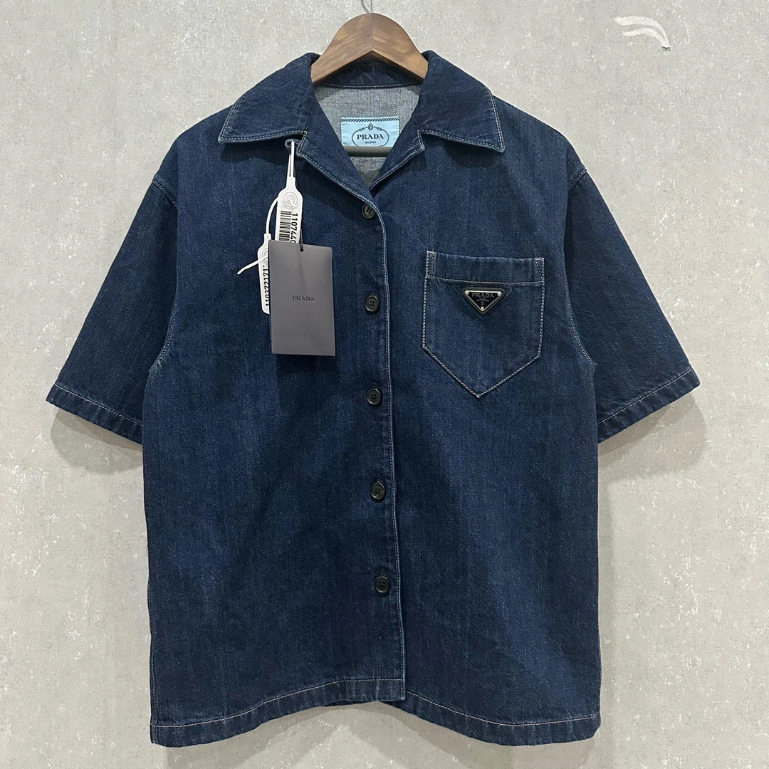 未使用 Prada/普拉达 纯色水洗牛仔三角钢标衬衫短38码/004379
