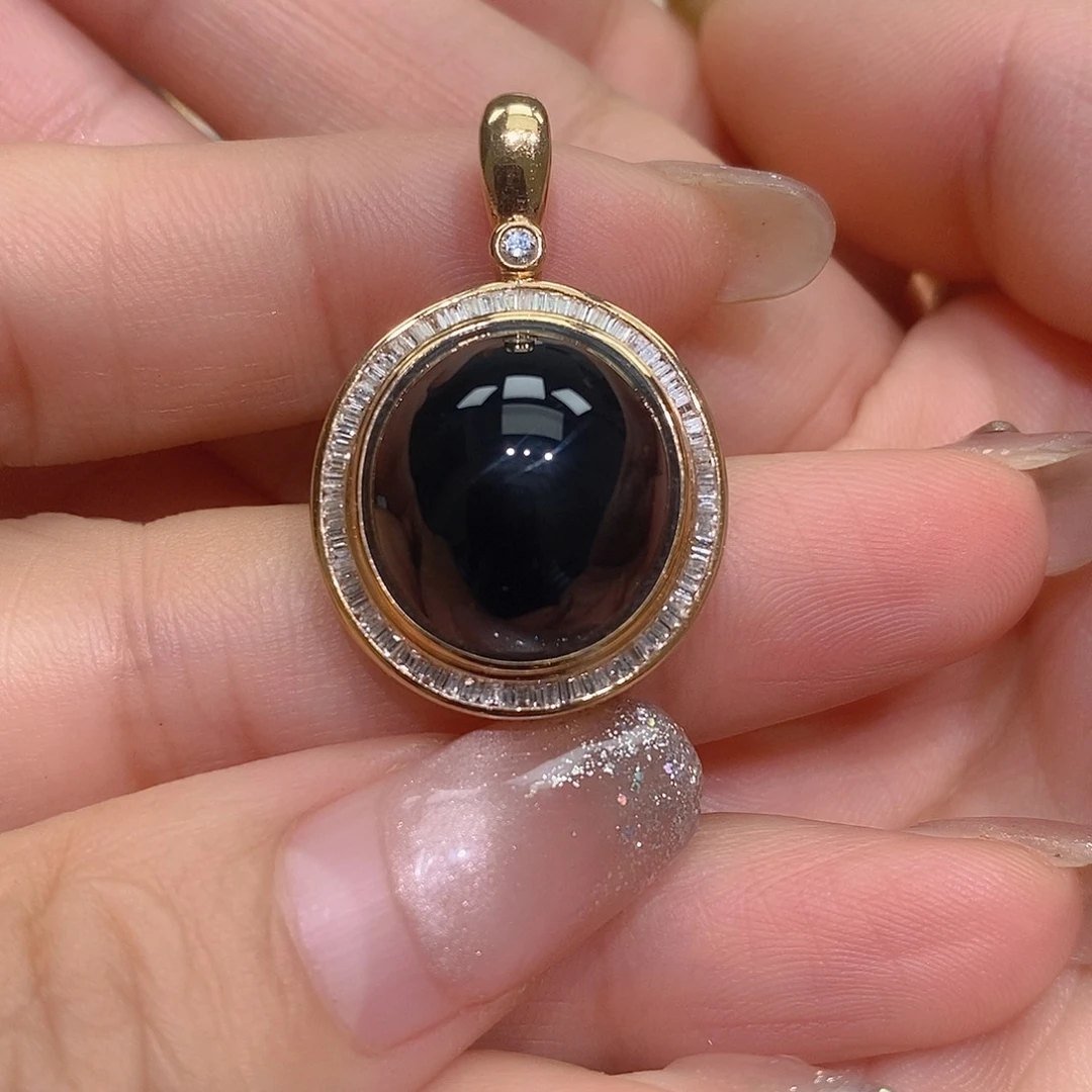 翡翠18K金镶嵌颈饰