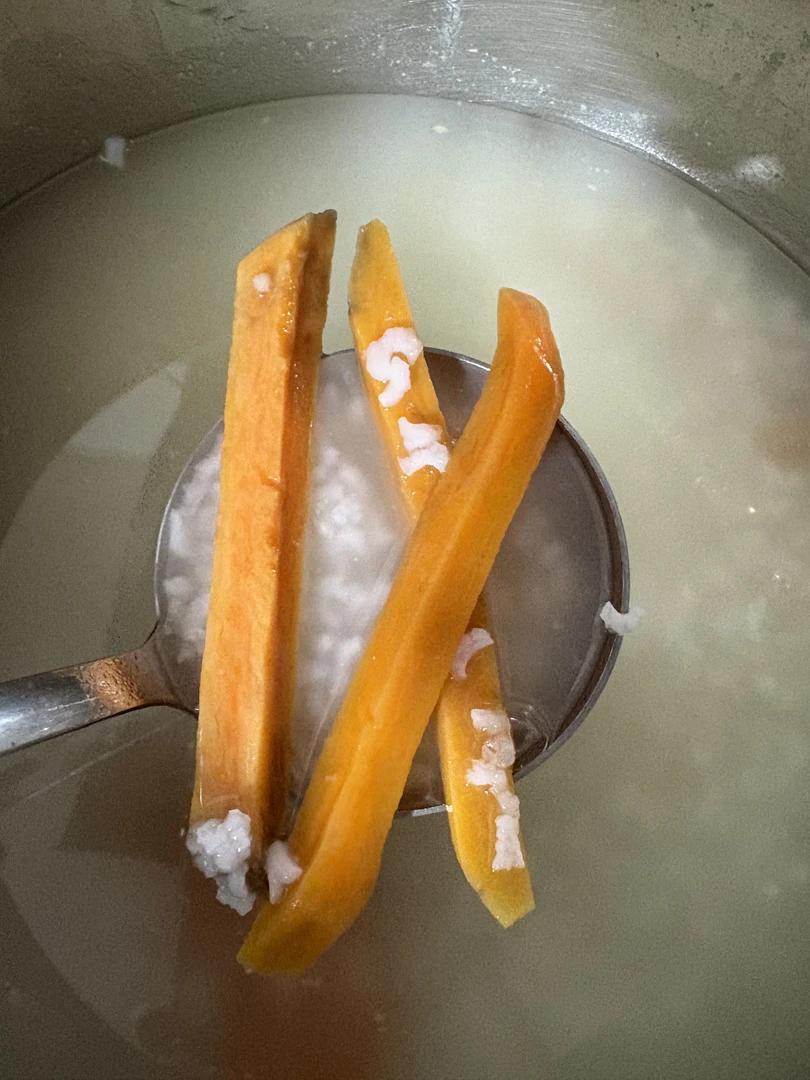 红心地瓜条煮粥软糯香甜