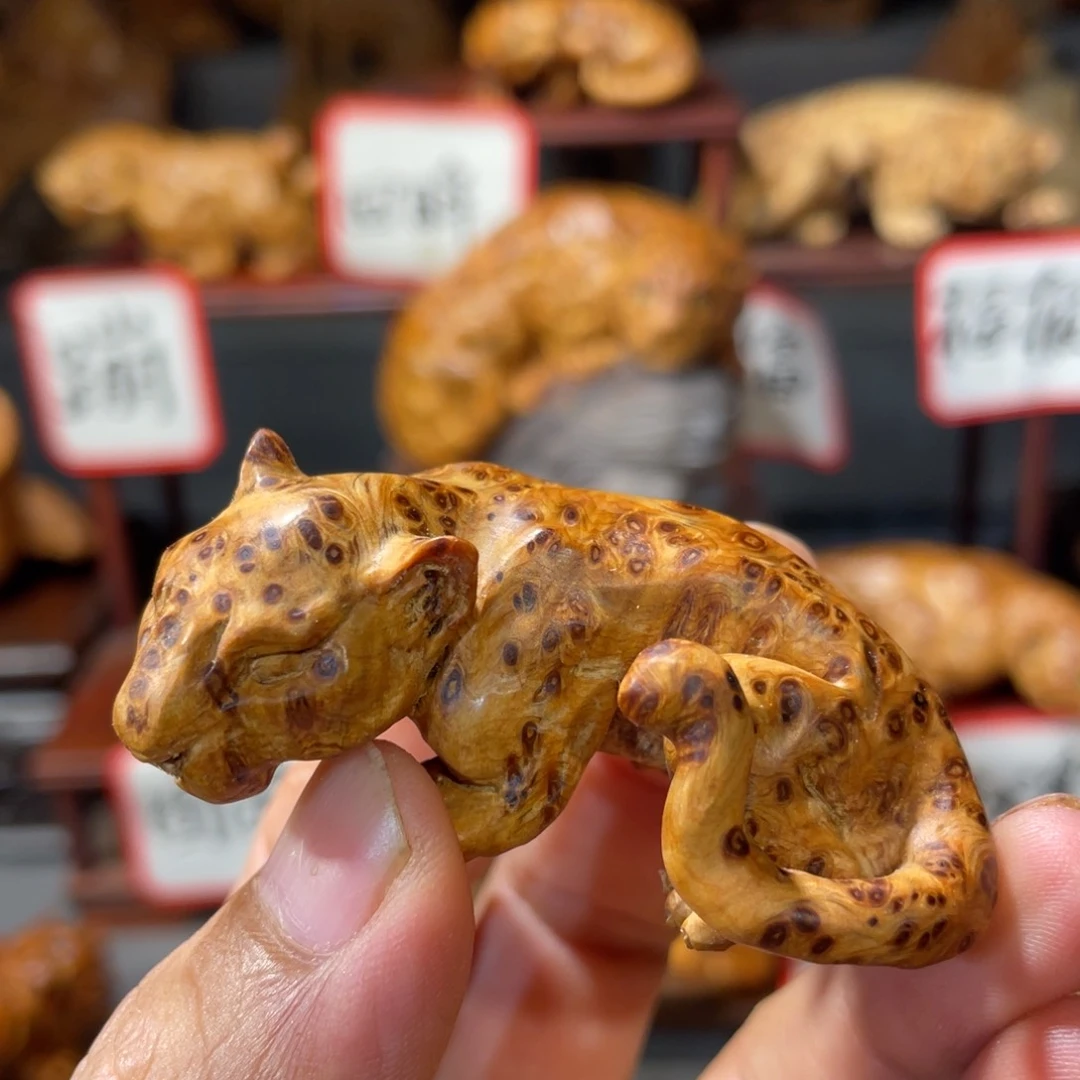 地***坤柏木（崖柏）木雕手工把件太行崖柏留疤料豹子
