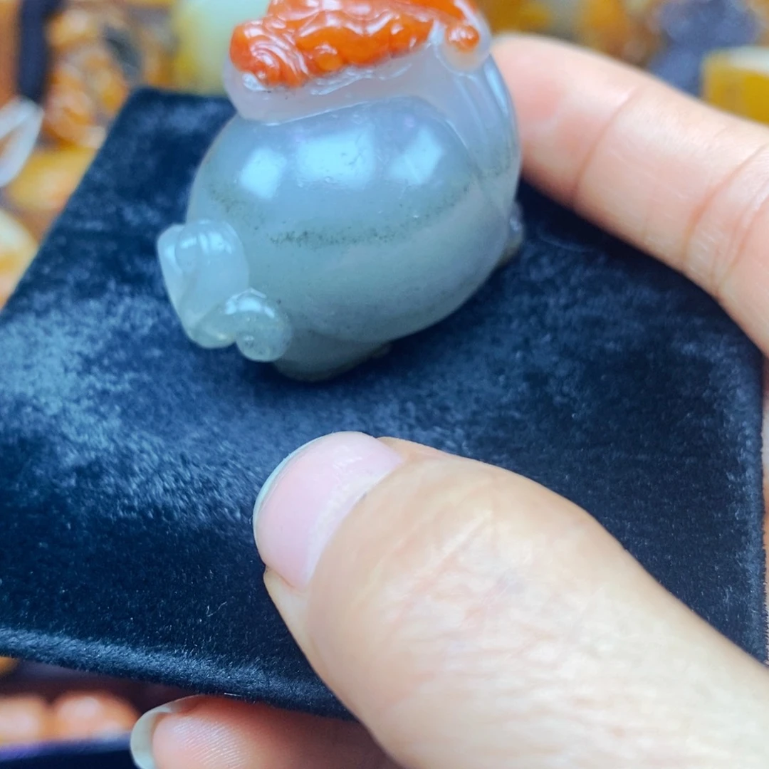 未镶嵌石英质玉（黄龙玉）颈饰