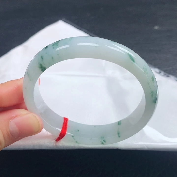 翡翠手镯（贵妃镯）未镶嵌55圈