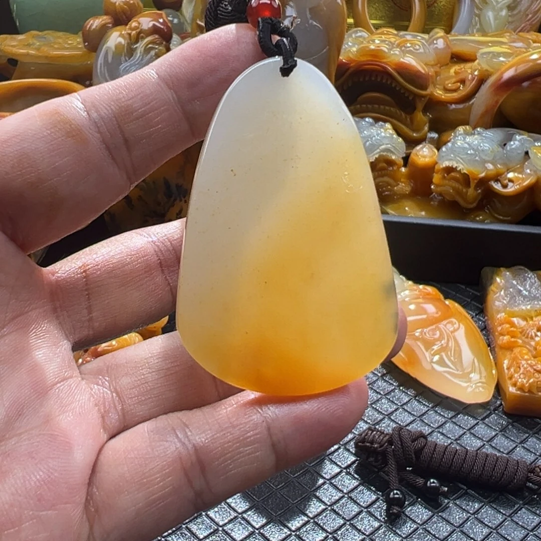 石英质玉未镶嵌颈饰