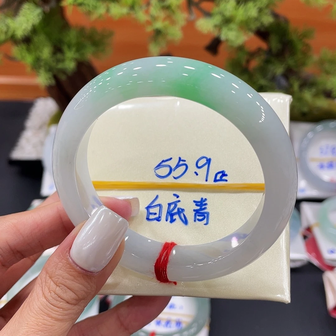 翡翠未镶嵌手镯缅甸翡翠