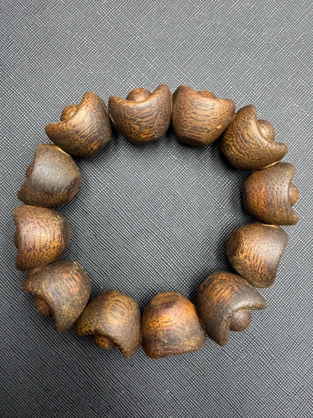 91沉木随形雕刻手串