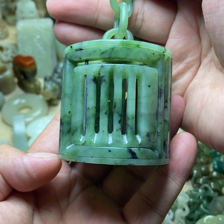 和田玉未镶嵌挂件山**遥