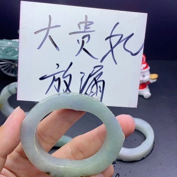 定制翡翠未镶嵌手镯