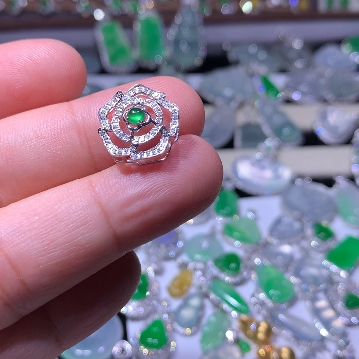 翡翠18K金镶嵌颈饰