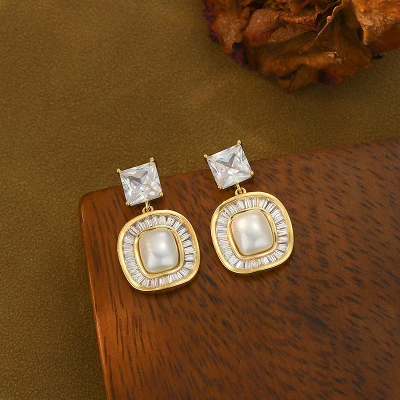 铜合金合成锆石耳饰 e079---重工气质光面很闪很亮百搭吊坠耳环