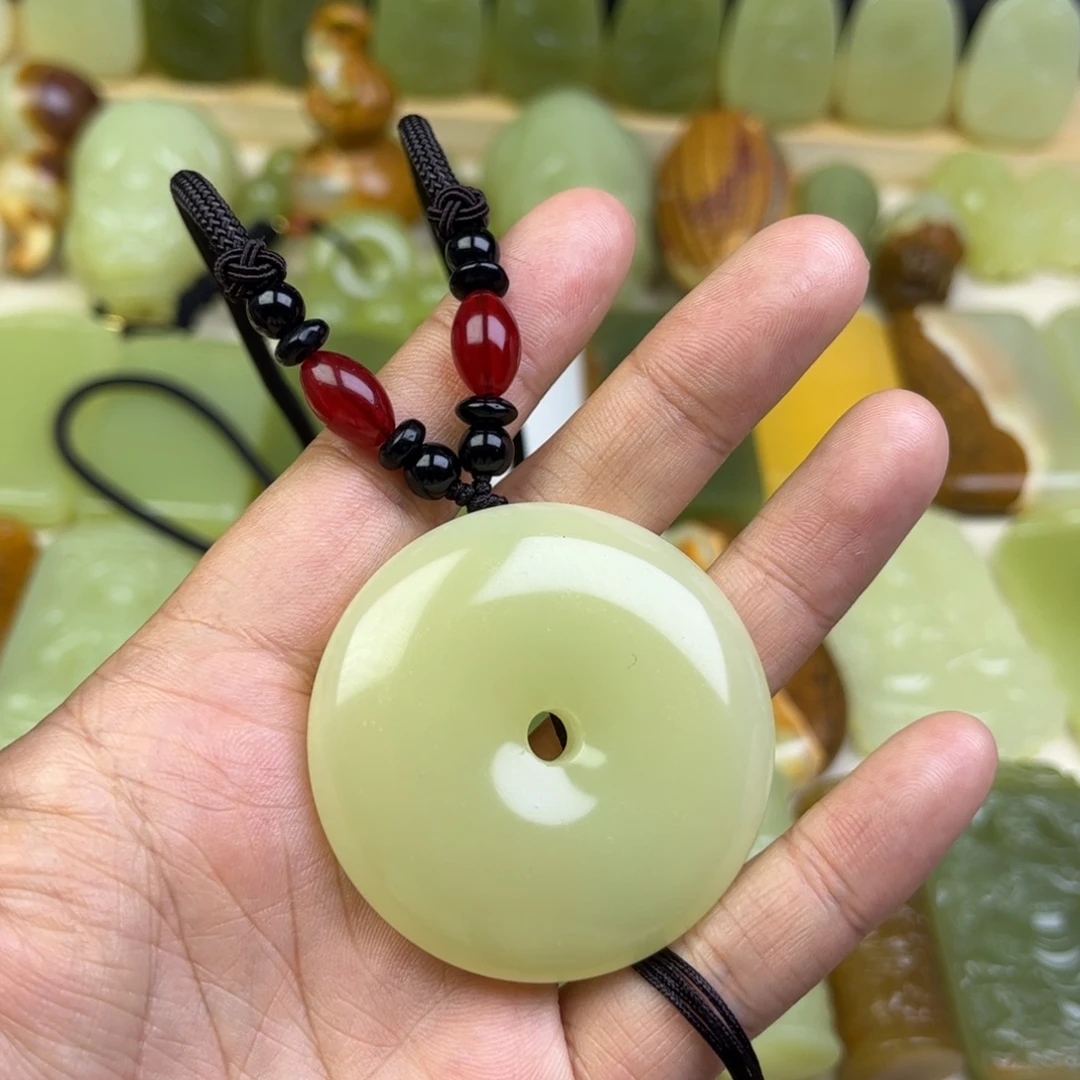 新疆昆仑山料平安扣