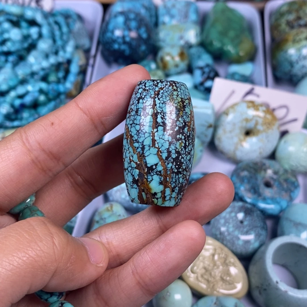 绿松石未镶嵌颈饰