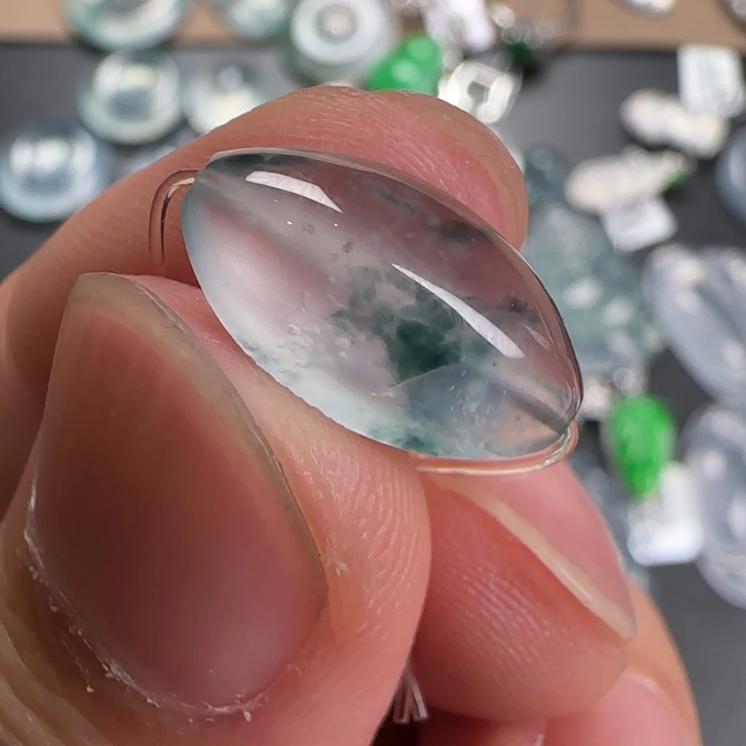 翡翠未镶嵌颈饰