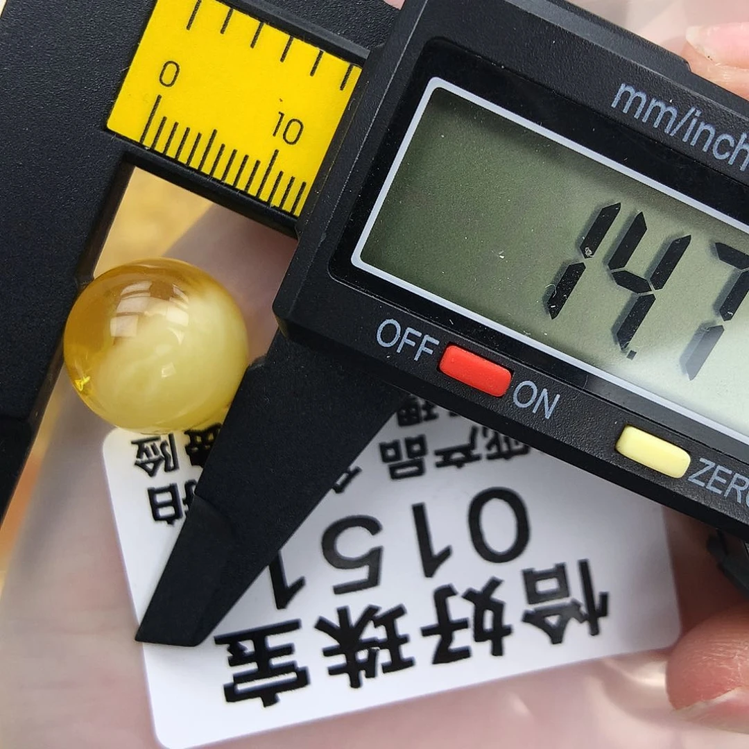 未镶嵌琥珀珠宝奇石