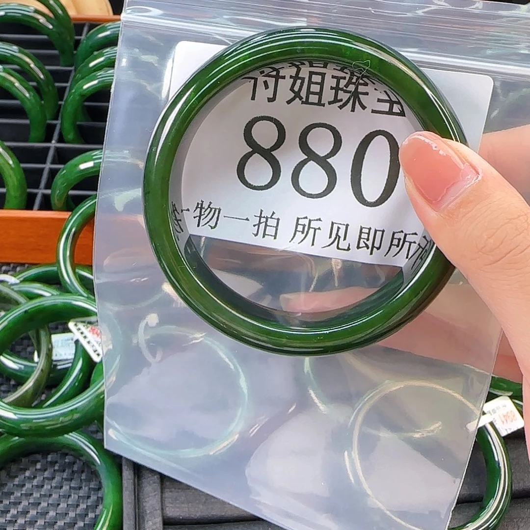 颈饰未镶嵌和田玉手镯62 880